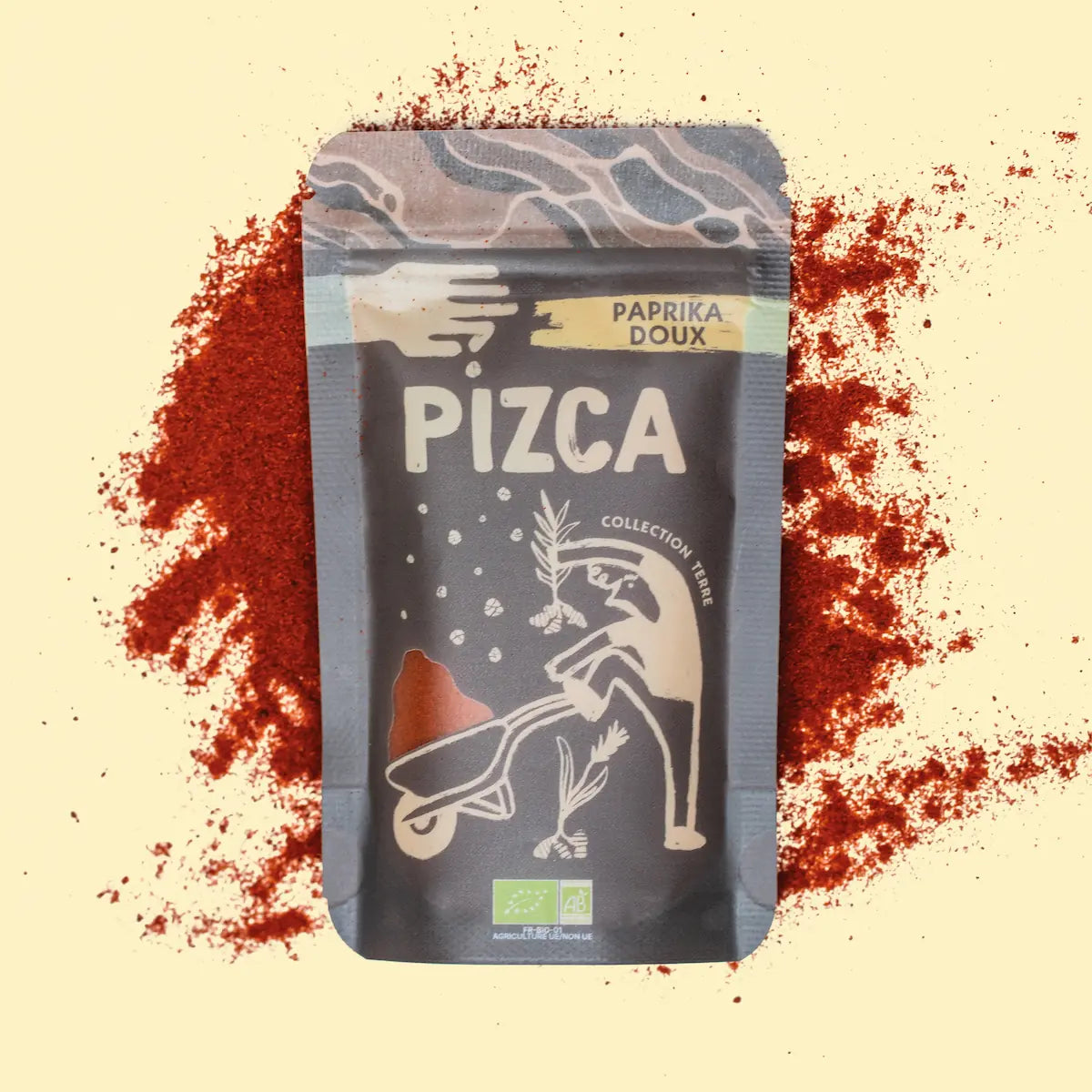 Sachet de 35g de paprika doux moulu Bio Pizca sur fond de poudre de paprika doux