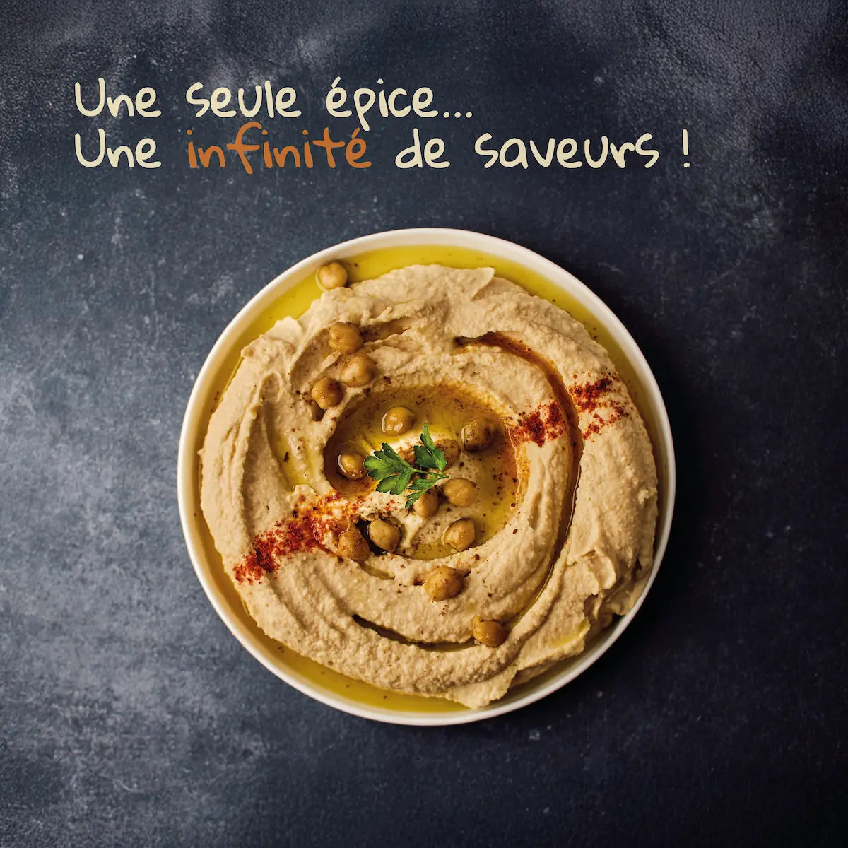 Bol de houmous saupoudré de cumin moulu bio Pizca pour une infinité de saveurs