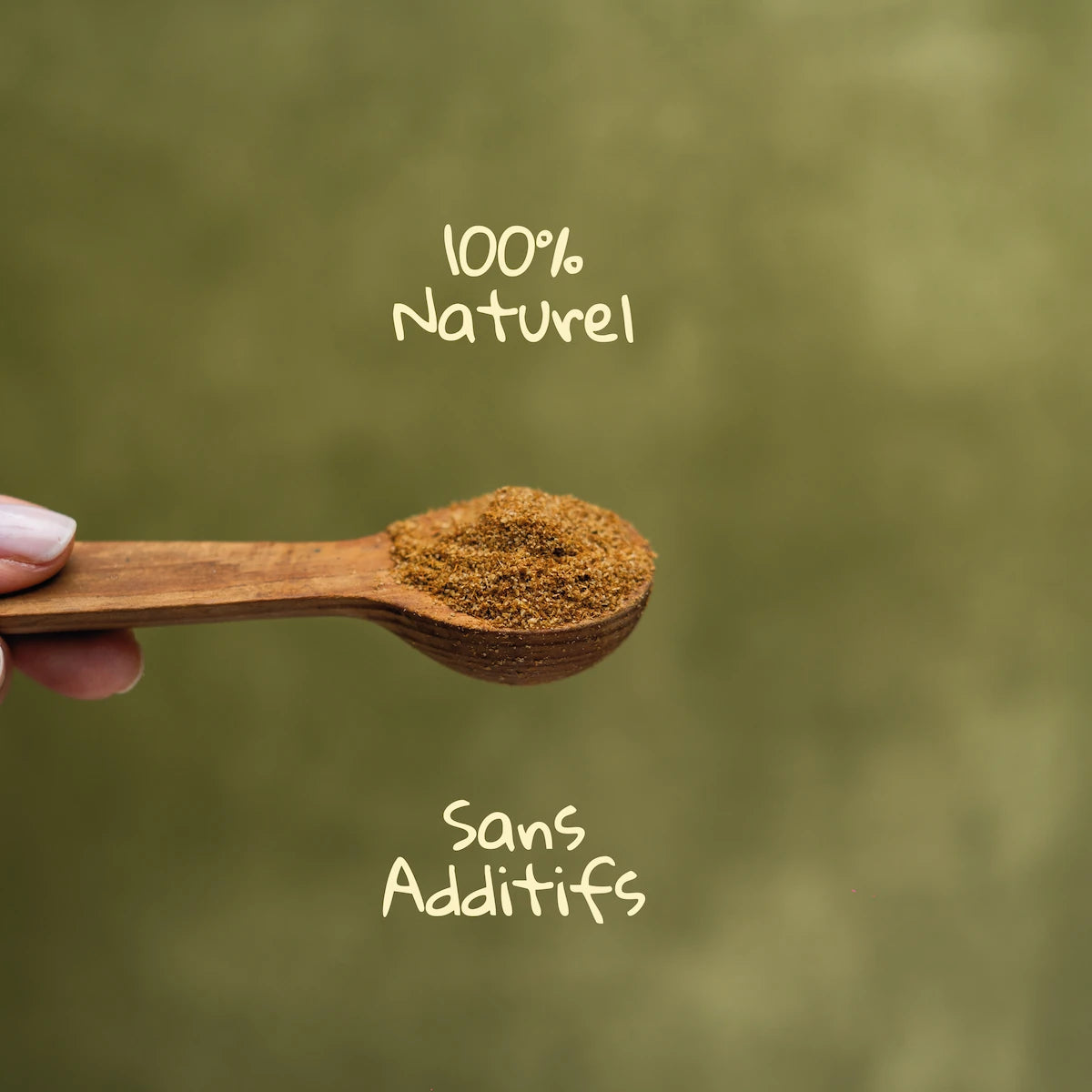 Cuillère en bois de cumin moulu 100% naturel et sans additifs Pizca sur fond vert