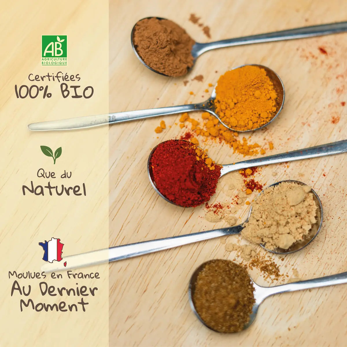 Zoom sur 5 cuillères d'épices colorées certifiées 100% bio et naturelles, moulues en France au dernier moment par Pizca.